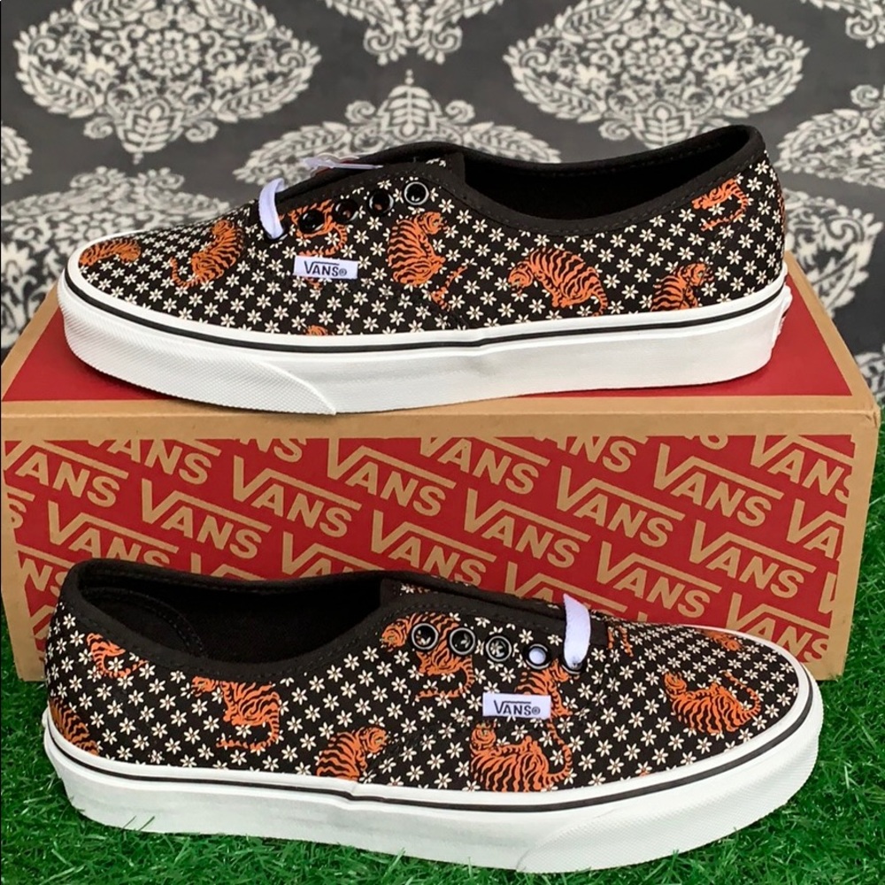 VANS AUTHENTIC TIGER FLORAL BLACK/TRUE WHITE WMNS - Picture 5 of 16